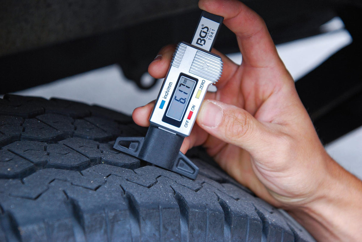 DIGITAL TYRE DEPTH GAUGE | 0 - 28 MM (1941)