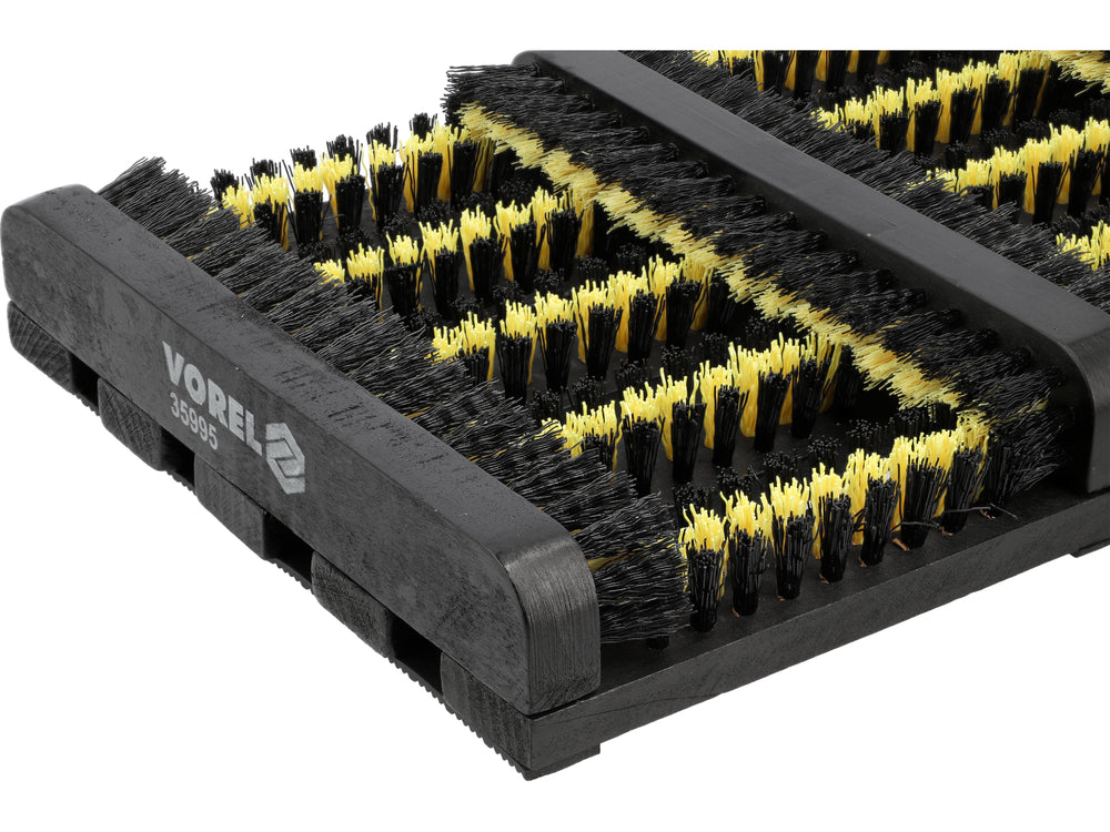 FOOTWEAR CLEANING MAT WITH BRUSHES (35995)