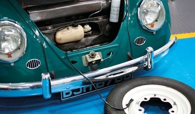 BRAKE FLUID BLEEDER TOOL PNEUMATIC | AIR FROM SPARE WHEEL (SK33881)