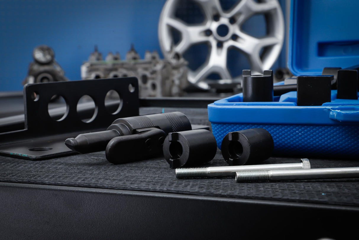 ENGINE TIMING TOOL SET | FOR VOLVO 4-, 5-, 6-CYL. ENGINES UP TO YOM 06 (8562)