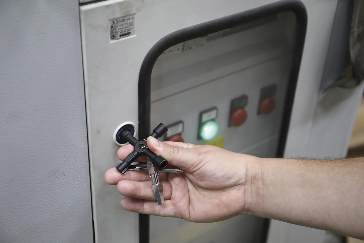 UNIVERSAL SWITCHBOARD KEY (9805)