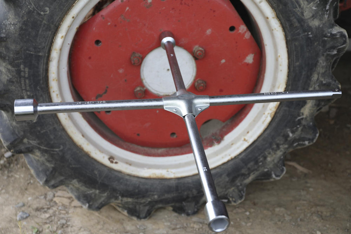 FOUR-WAY WHEEL WRENCH FOR TRUCKS | SQUARE | 24 X 27 X 32 X 20 MM (3/4") (1457)