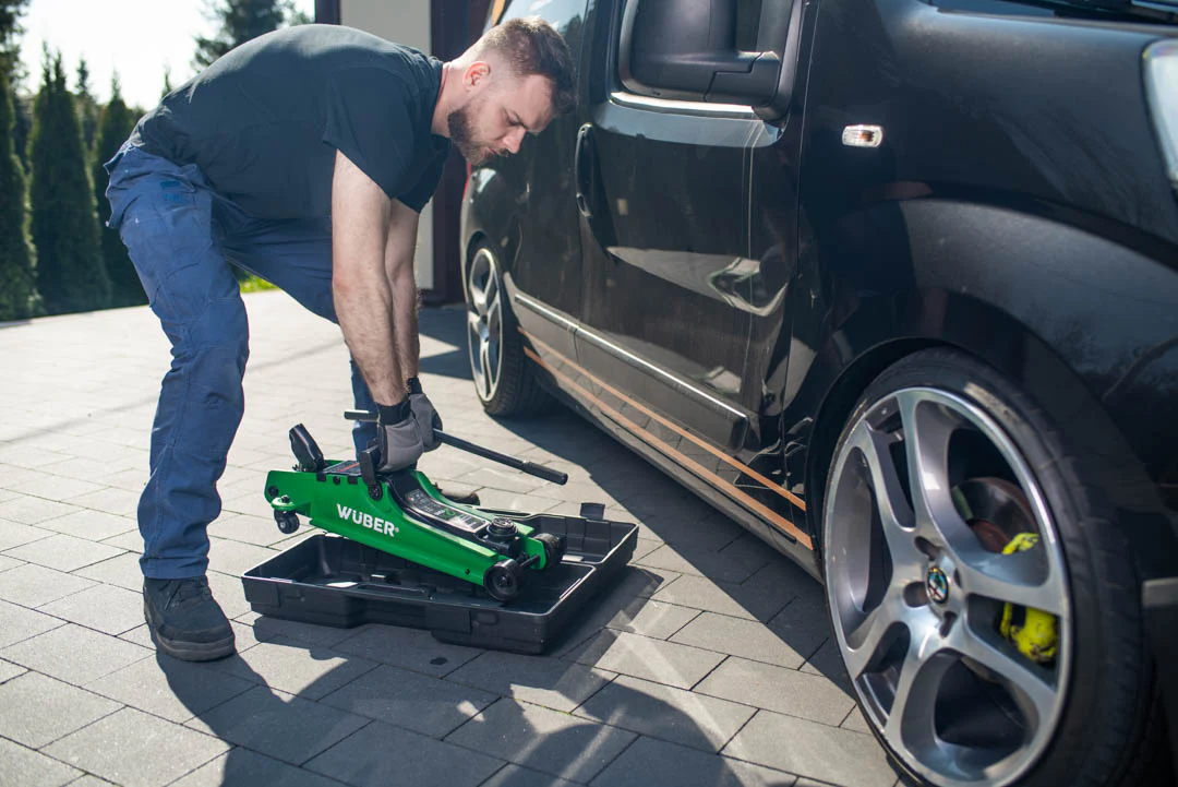 LOW-PROFILE HYDRAULIC TROLLEY JACK WÜBER W22002 | 80-375 MM | 2.5 T | CASE (W22002)