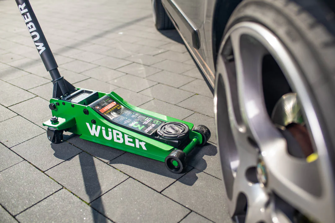 LOW PROFILE HYDRAULIC JACK WITH WHEELS WÜBER W22003 | DOUBLE PISTON | 65-500 MM | 3 T (W22003)