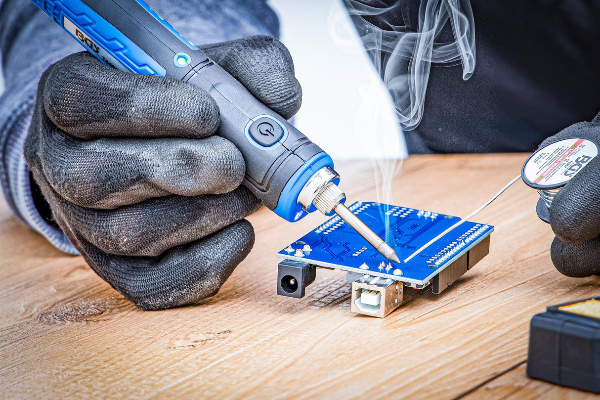 CORDLESS SOLDERING IRON | 8 W | WITH CHARGING STATION (74485)