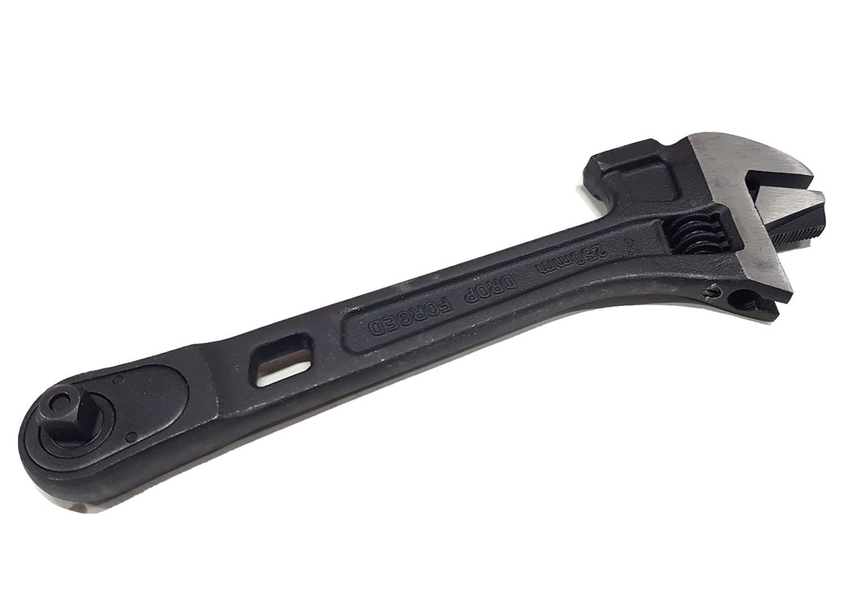 ADJUSTABLE WRENCH 4 IN 1 | REVERSIBLE JAWS | HAMMER / RATCHET | 258 MM | UP TO 36 MM (MAW04)