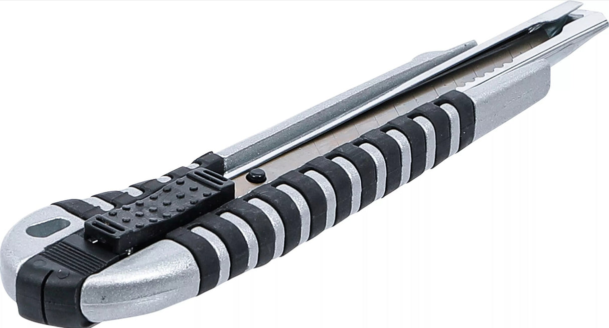 RETRACTABLE KNIFE | BLADE WIDTH 9 MM (7966)