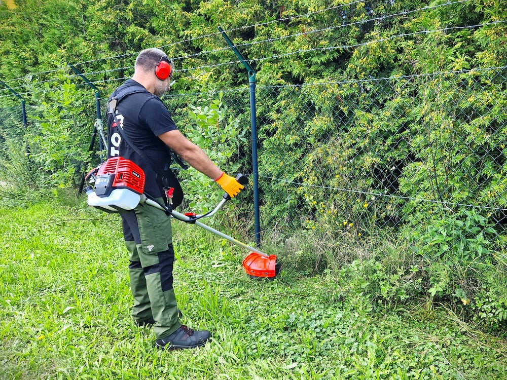 GASOLINE BRUSH CUTTER WITH ACCESSORIES (YT-85005)