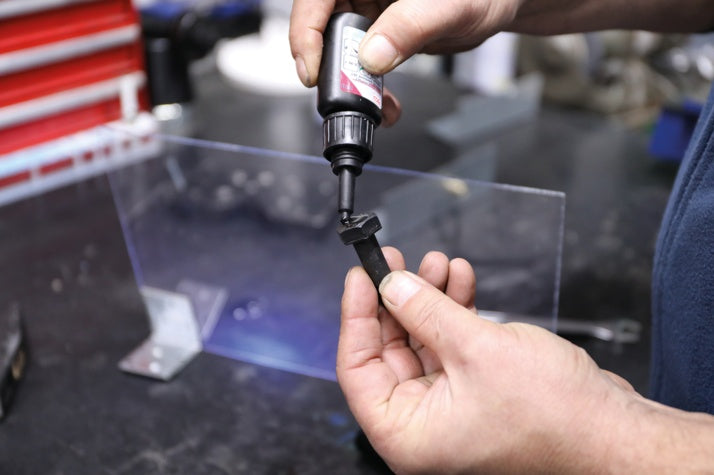 SPECIAL SUPER GLUE | "2-IN-1" | MEDIUM VISCOSITY | BOTTLE 20 G | UV LAMP (80611)