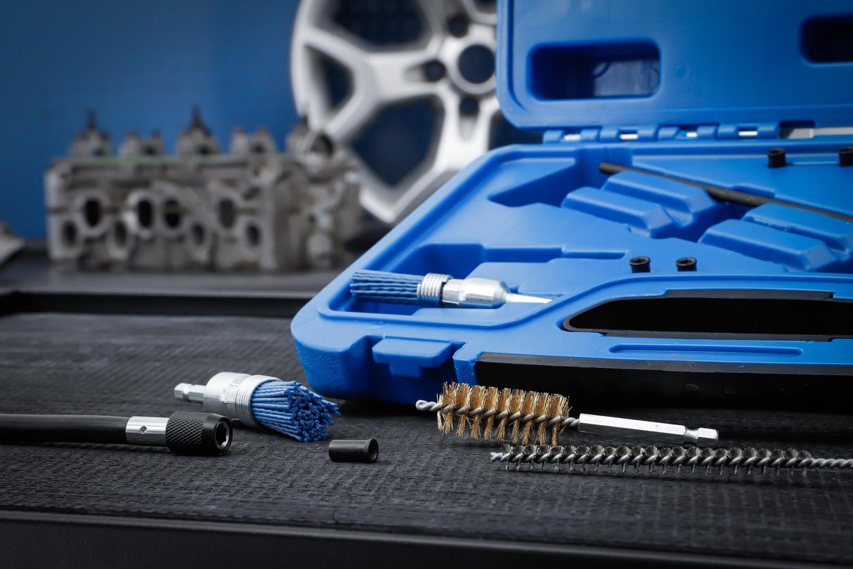 INJECTOR SEALING SEAT AND MANHOLE CLEANING SET (9324)