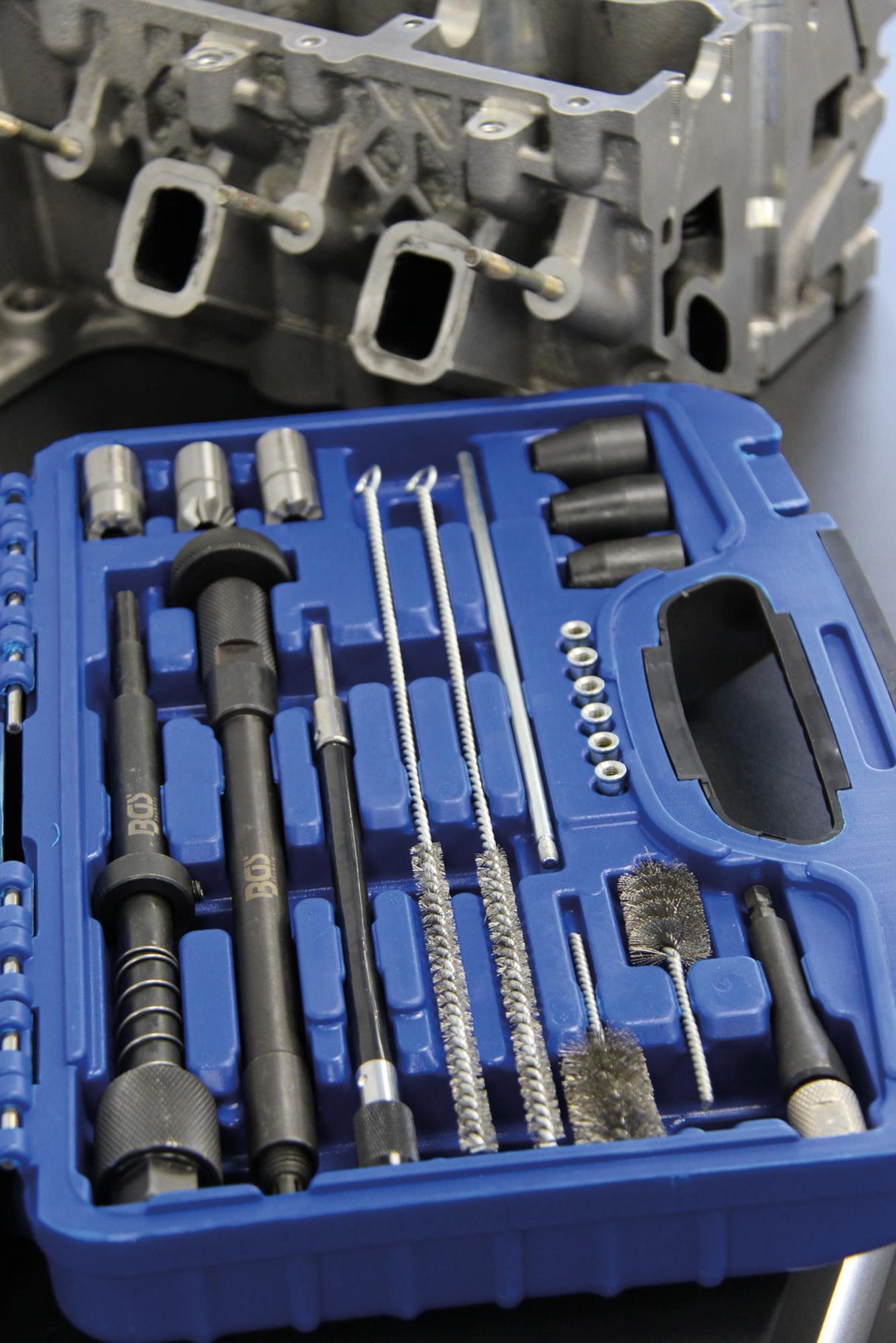 INJECTOR SEALING SEAT AND MANHOLE CLEANING SET (8723)