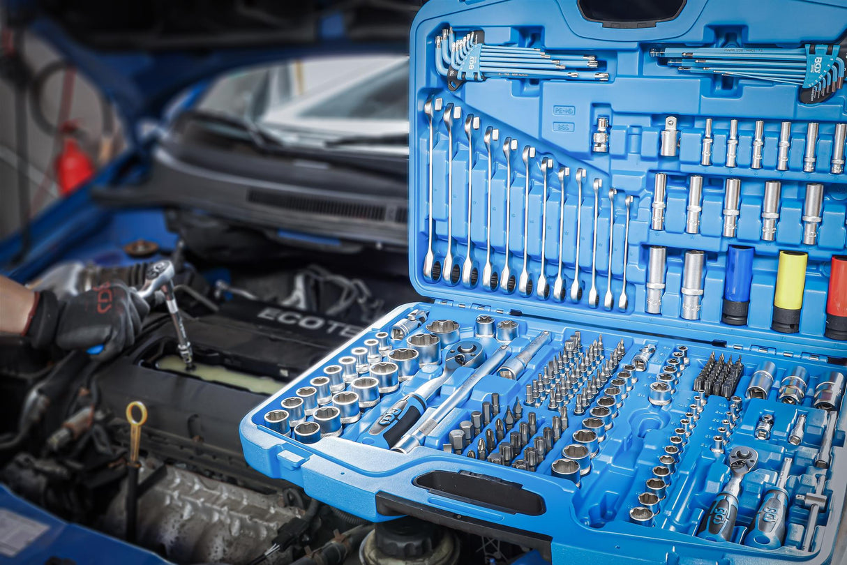 SOCKET SET | 6.3 MM (1/4") / 10 MM (3/8") / 12.5 MM (1/2") DRIVE | 218 PCS. (8820)