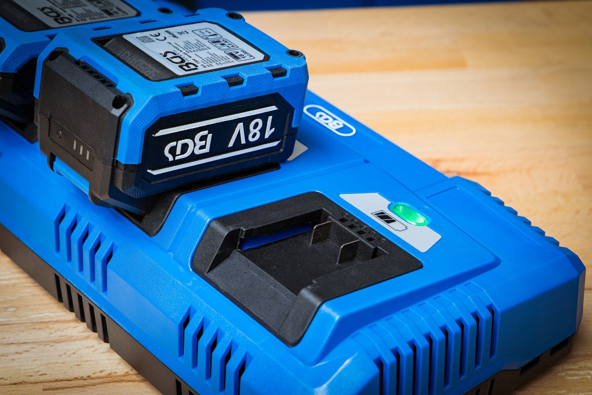 TRIPLE 18V BATTERY CHARGING STATION | 3 × 2.5 A | 21V (7385)