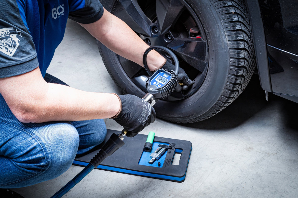 TYRE INFLATOR WITH PRESSURE GAUGE | DIGITAL | 0 - 16 BAR (3359)