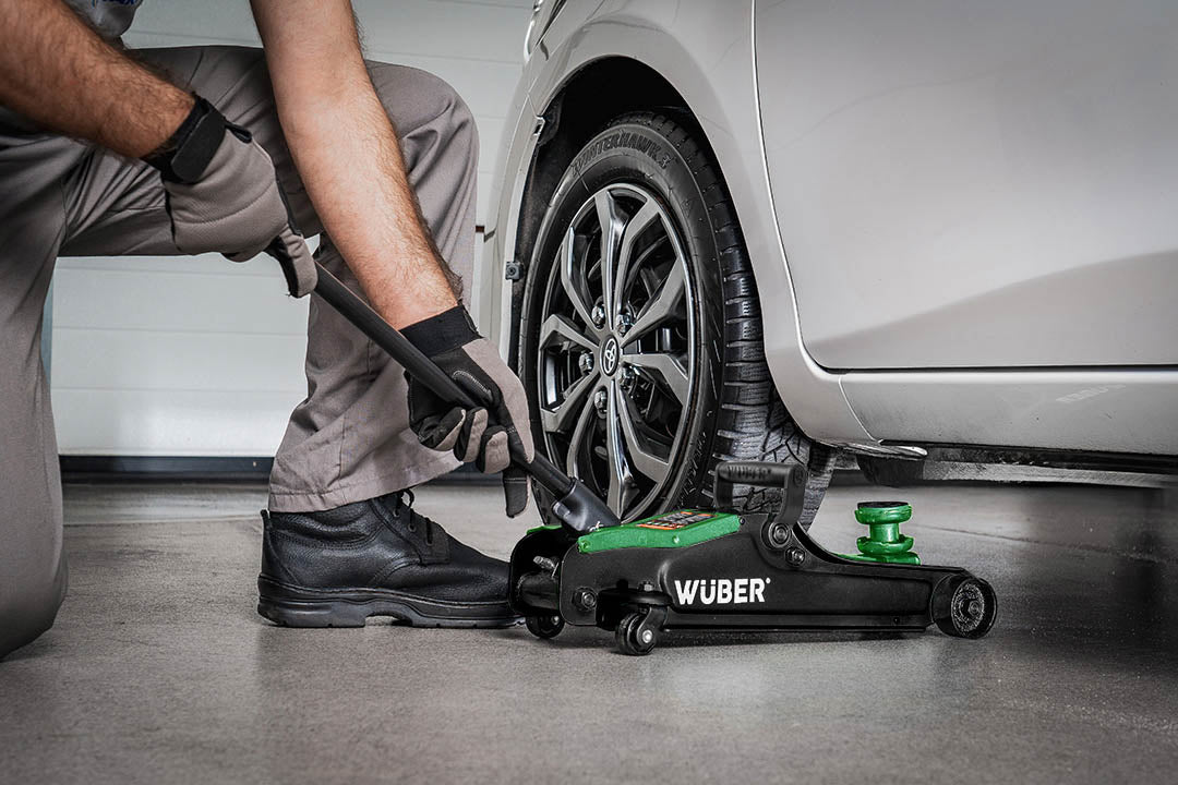 LOW PROFILE HYDRAULIC FLOOR JACK WITH WHEELS WÜBER W22001 | 90-360 MM | 2.5 T (W22001)