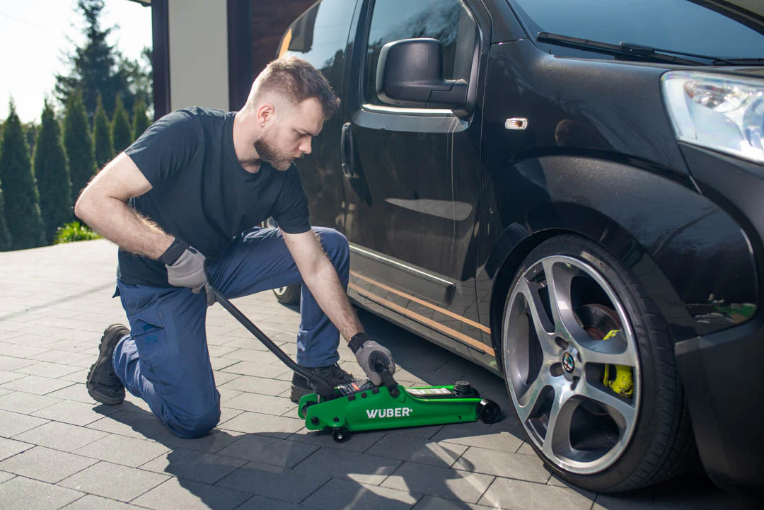 LOW-PROFILE HYDRAULIC TROLLEY JACK WÜBER W22002 | 80-375 MM | 2.5 T | CASE (W22002)