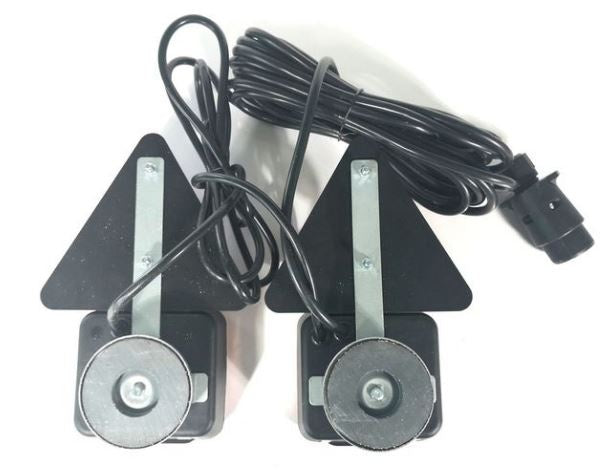 TRAILER LAMPS WITH TRIANGLE REFLECTORS | MAGNETIC | WITH PLUG | 2 PCS. (MTL101C)