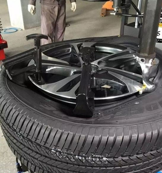 BEAD HOLDING TOOL FOR TIRES (BC100)