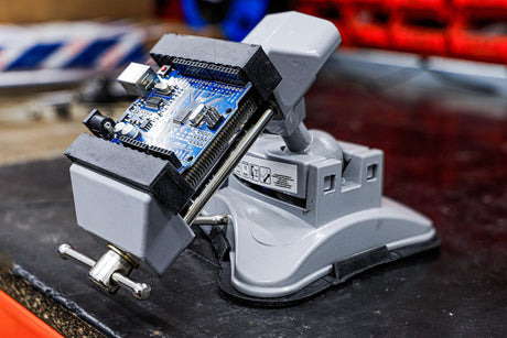 TABLE BENCH VICE | ROTATABLE | JAWS 70 MM | WITH VACUUM SUCTION BASE (71017)