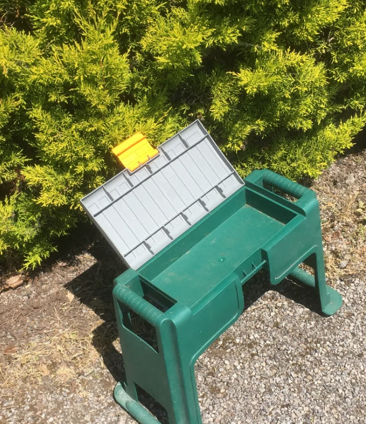 FOLDING GARDEN STOOL WITH TOOL COMPARTMENT | 3 IN 1 (KS3T)