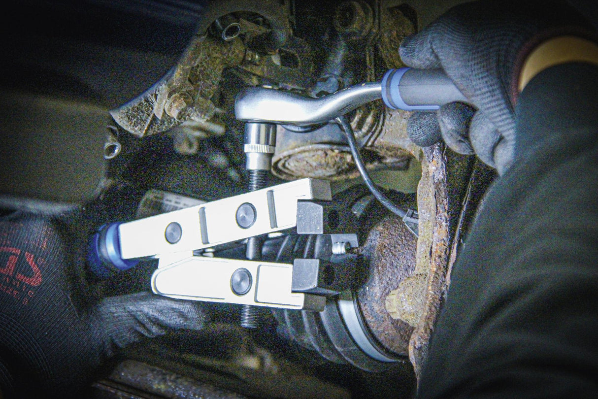 PLIERS FOR AXLE BOOT CLAMPS | FOR USE WITH TORQUE WRENCH | 90° ANGLED (163-2)