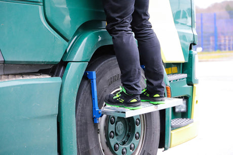 TYRE STEP | ADJUSTABLE | FOR TRUCKS (71003)